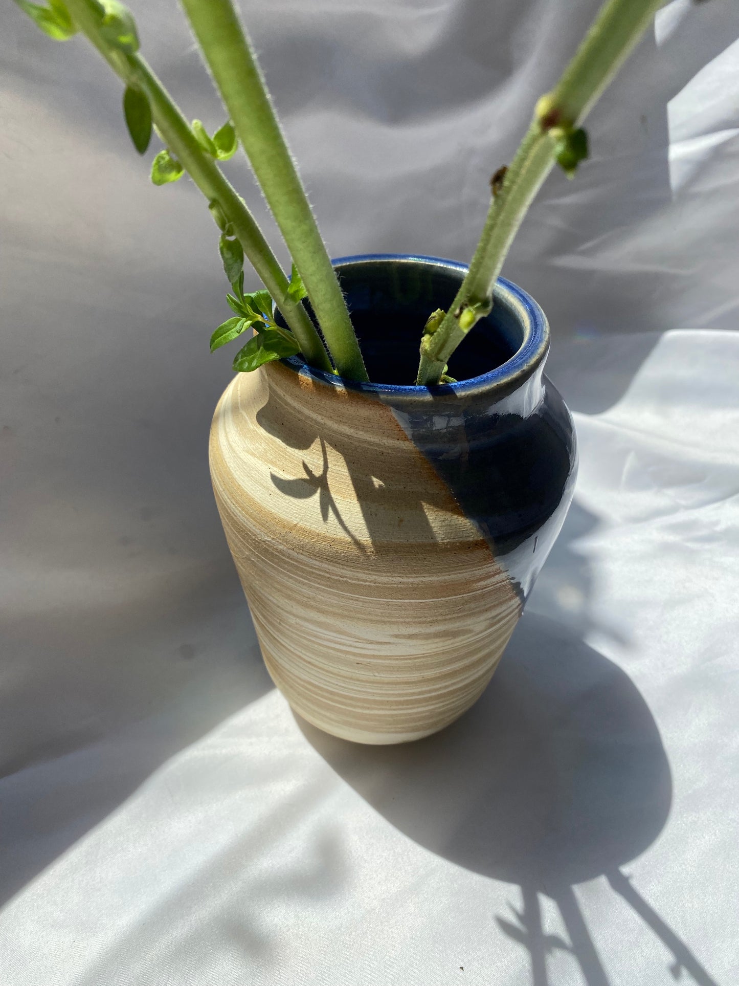 Vase.